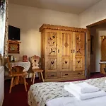 Zakopianski Dwor ゲストハウス 3*